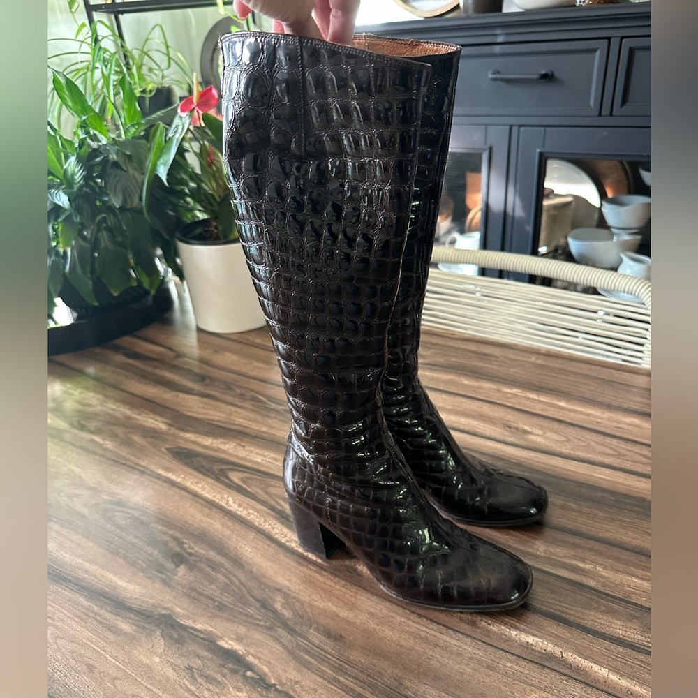 Vintage Charles David Chocolate Crocodile Pattern Heeled Boots